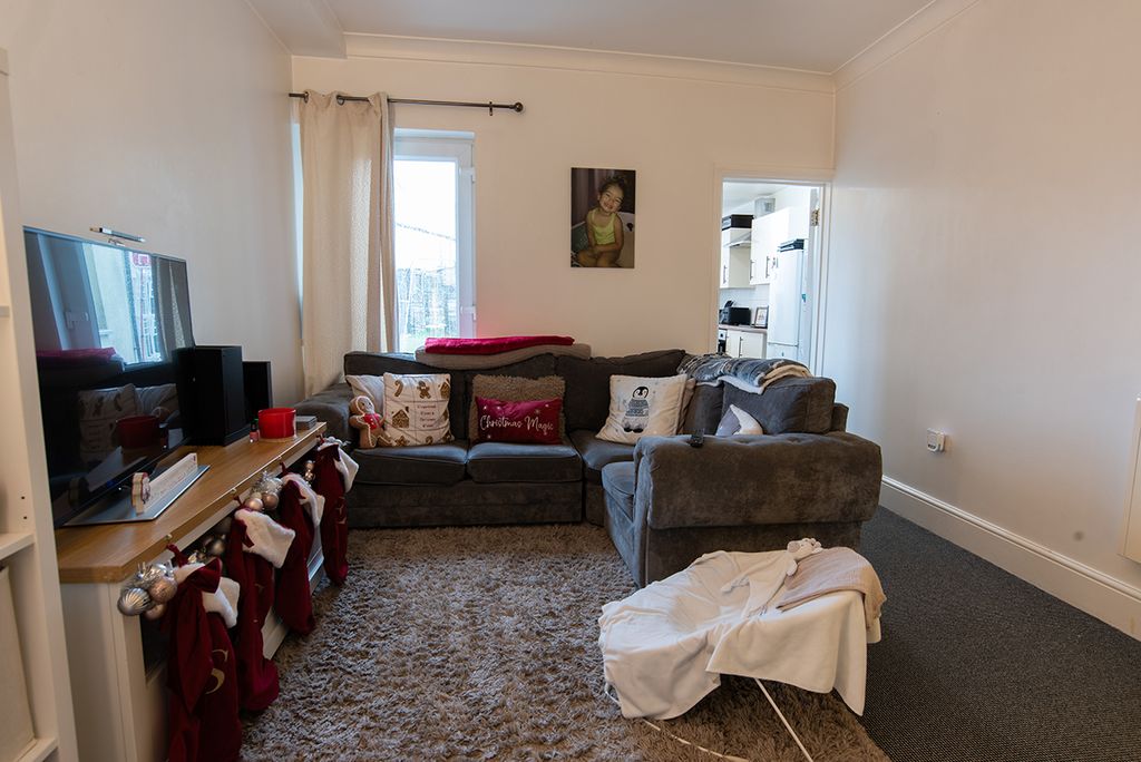 Property photo 2 of 25