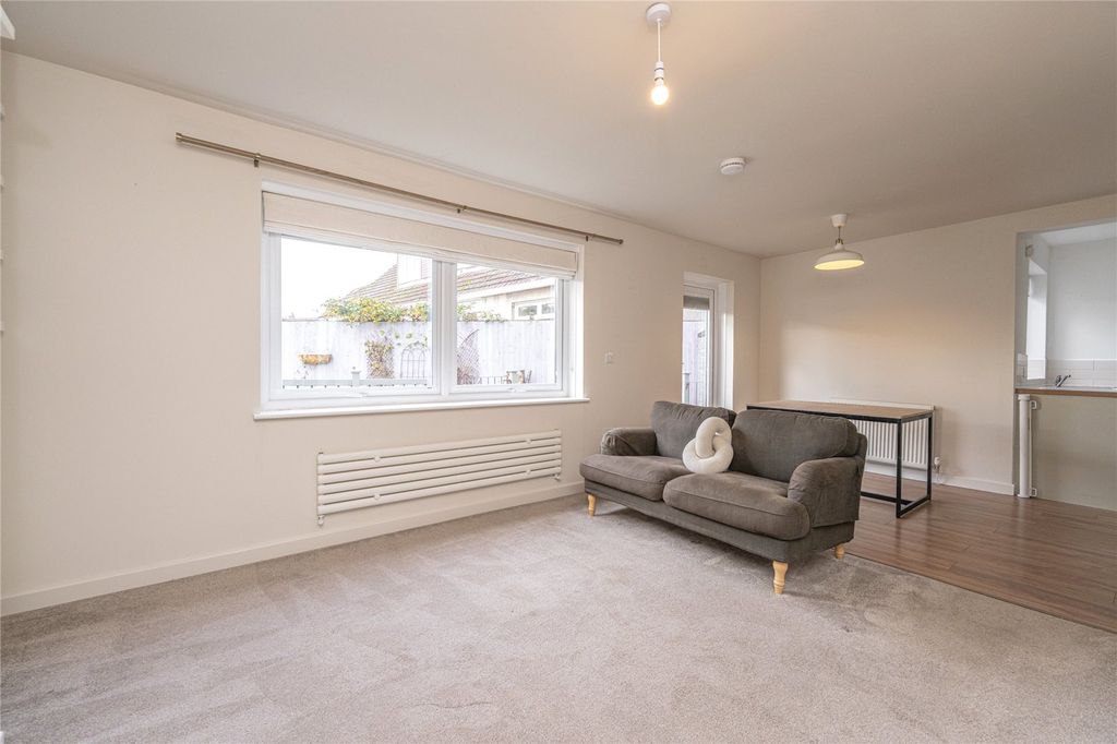 Property photo 2 of 25 Lounge