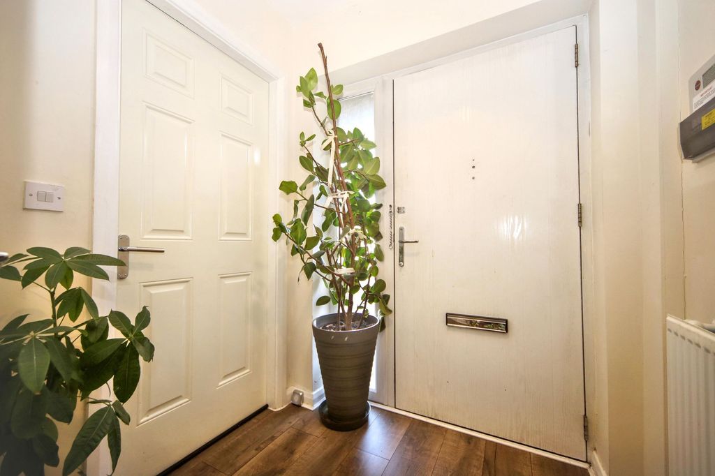 Property photo 3 of 23