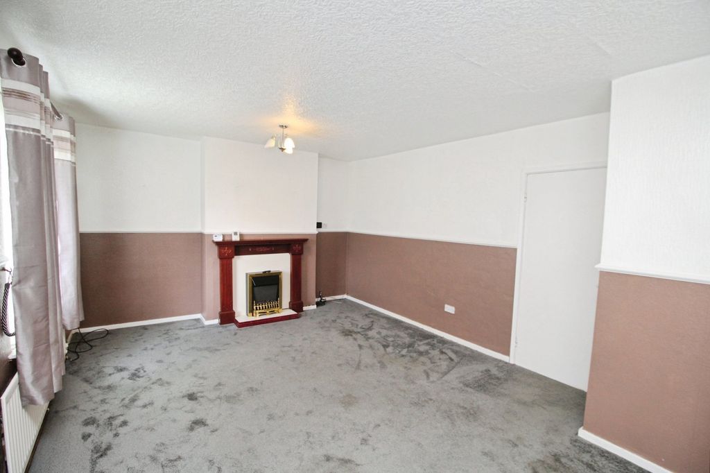 Property photo 2 of 17 Lounge