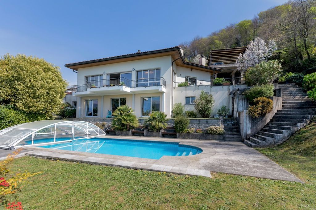 Property photo 2 of 11