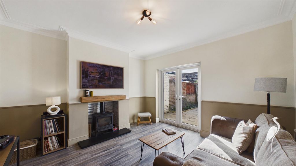 Property photo 2 of 30 Lounge