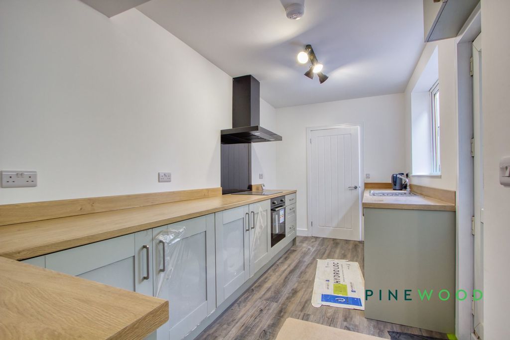 Property photo 3 of 15 Kitchen / Dining Room