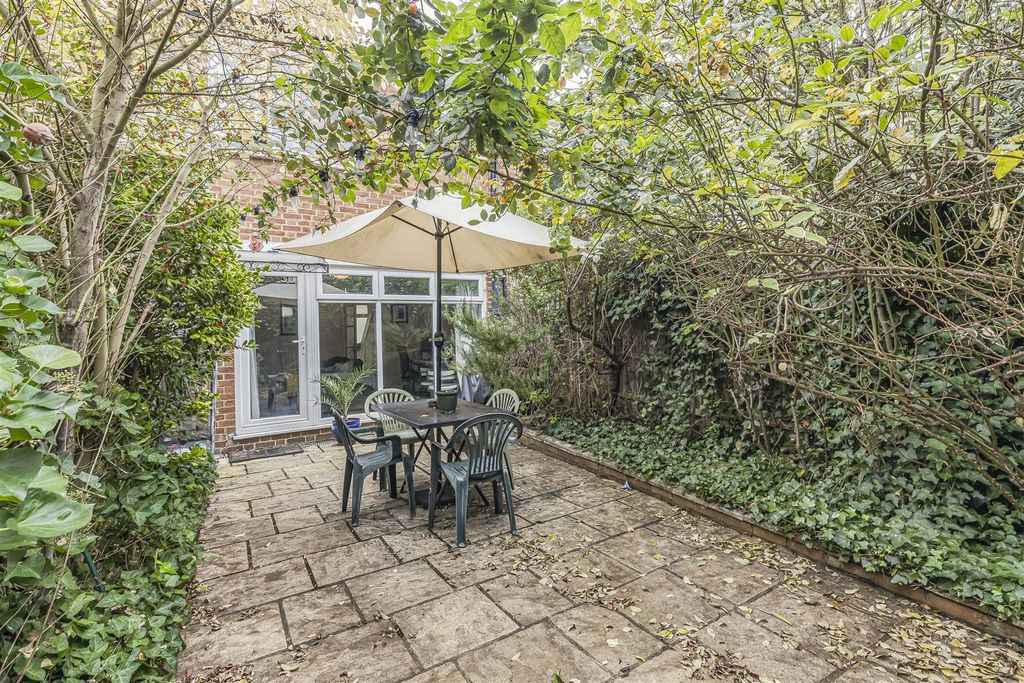 Property photo 2 of 18 Elsley_Road-Sw11.Jpg