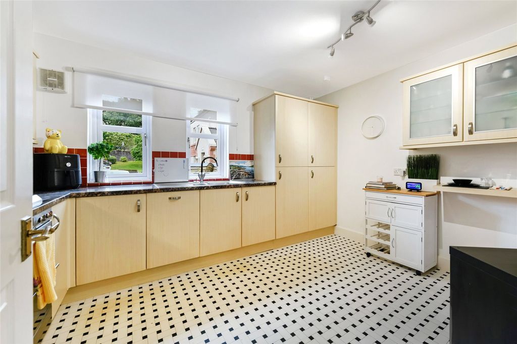 Property photo 3 of 19 Kitchen