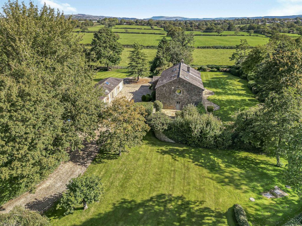 Property photo 2 of 18