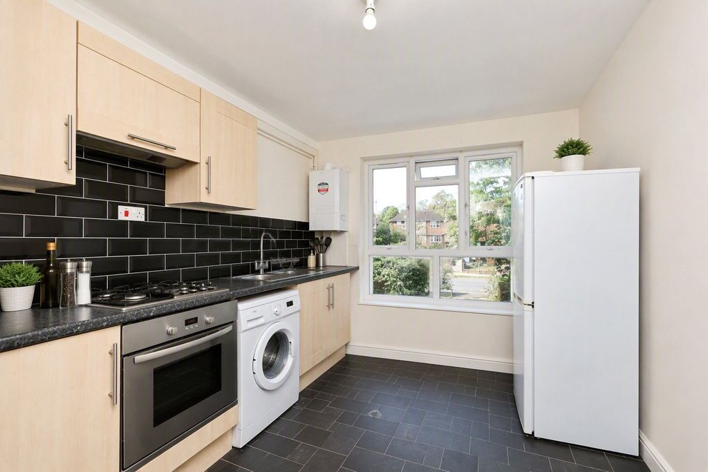 Property photo 1 of 17 Picture No. 23