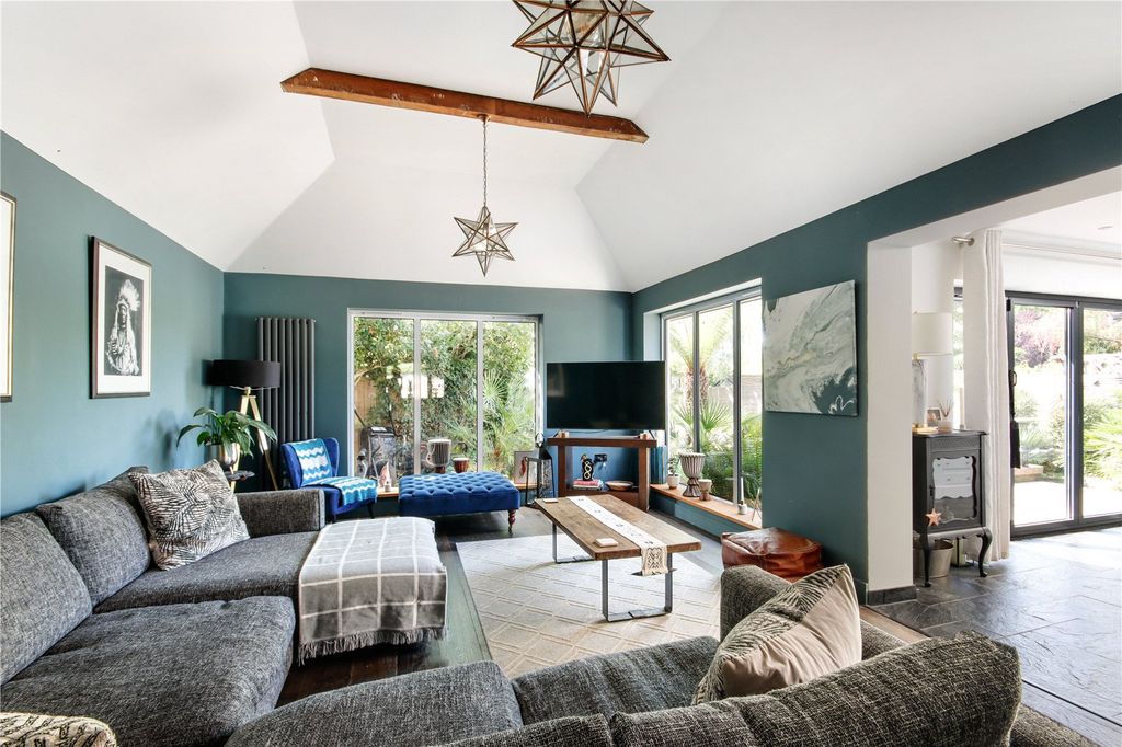 Property photo 3 of 18 Sitting Room
