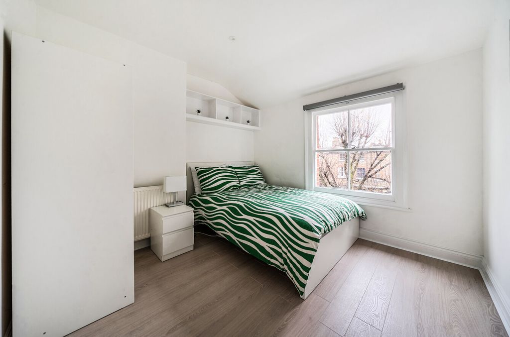 Property photo 3 of 13 1384183-16-692460...