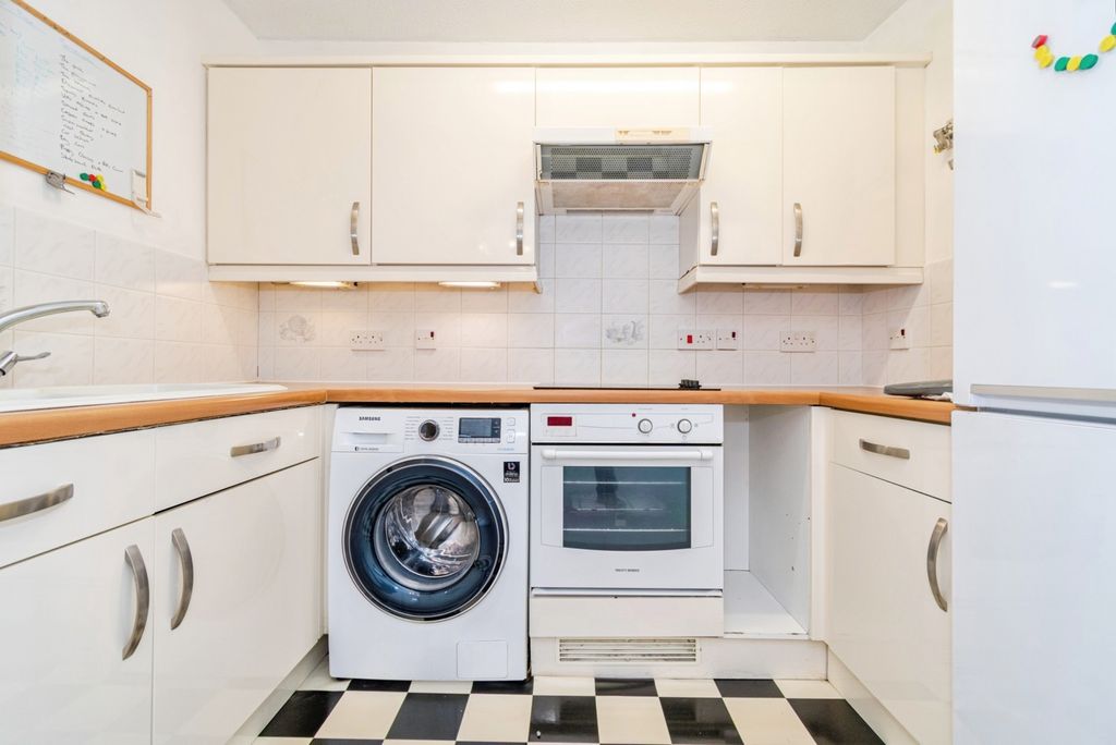 Property photo 2 of 14 Photo