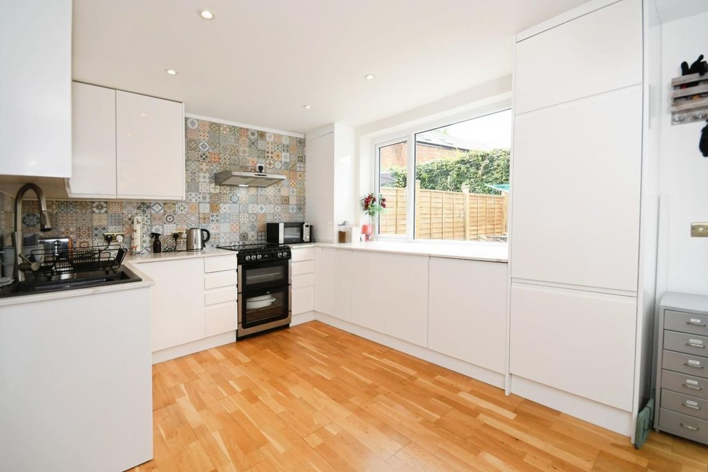 Property photo 3 of 17 Kitchen 02.Jpg
