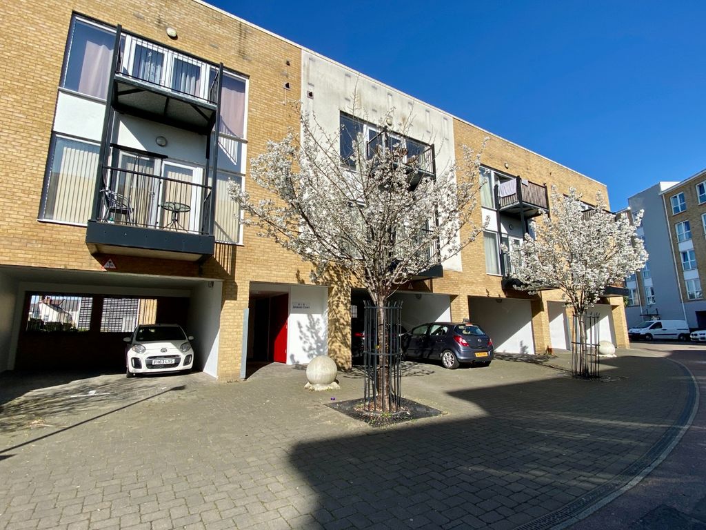 Property photo 1 of 7 4526411