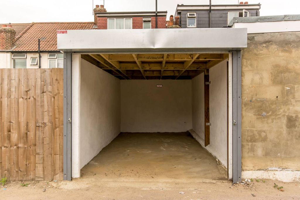 Property photo 3 of 4