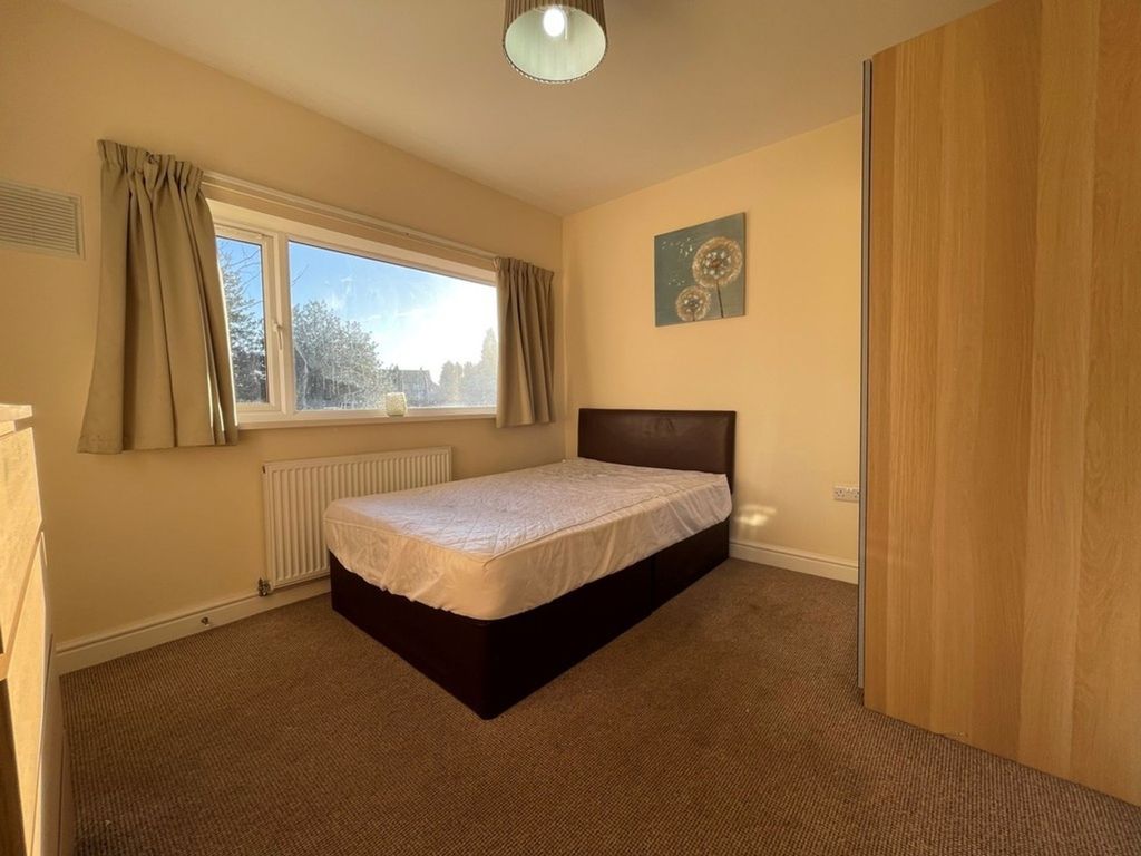 Property photo 1 of 9 Bedroom