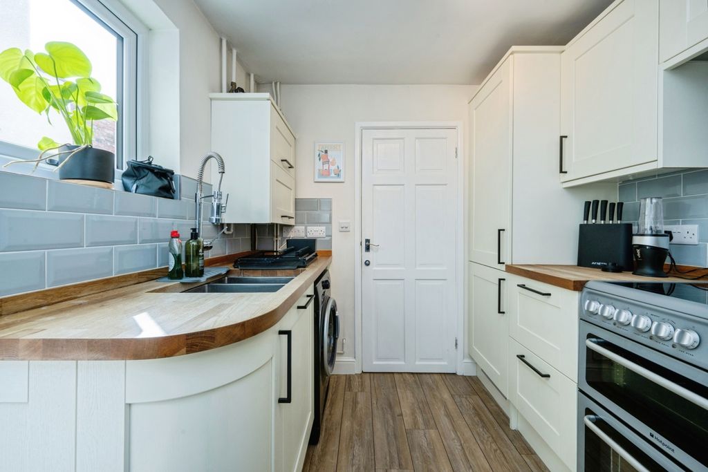 Property photo 2 of 16 Kitchen