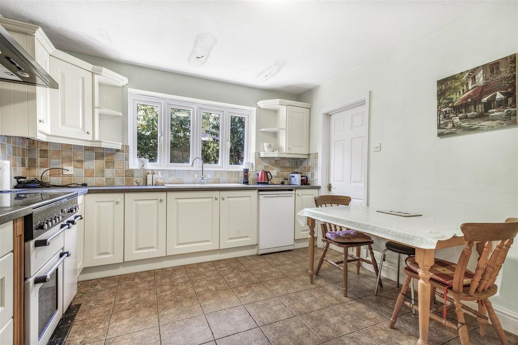Property photo 2 of 21 Kitchen/Breakfast Room