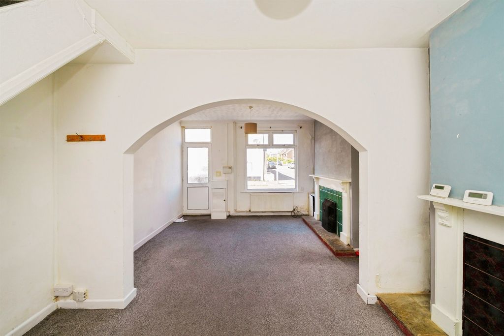 Property photo 3 of 14