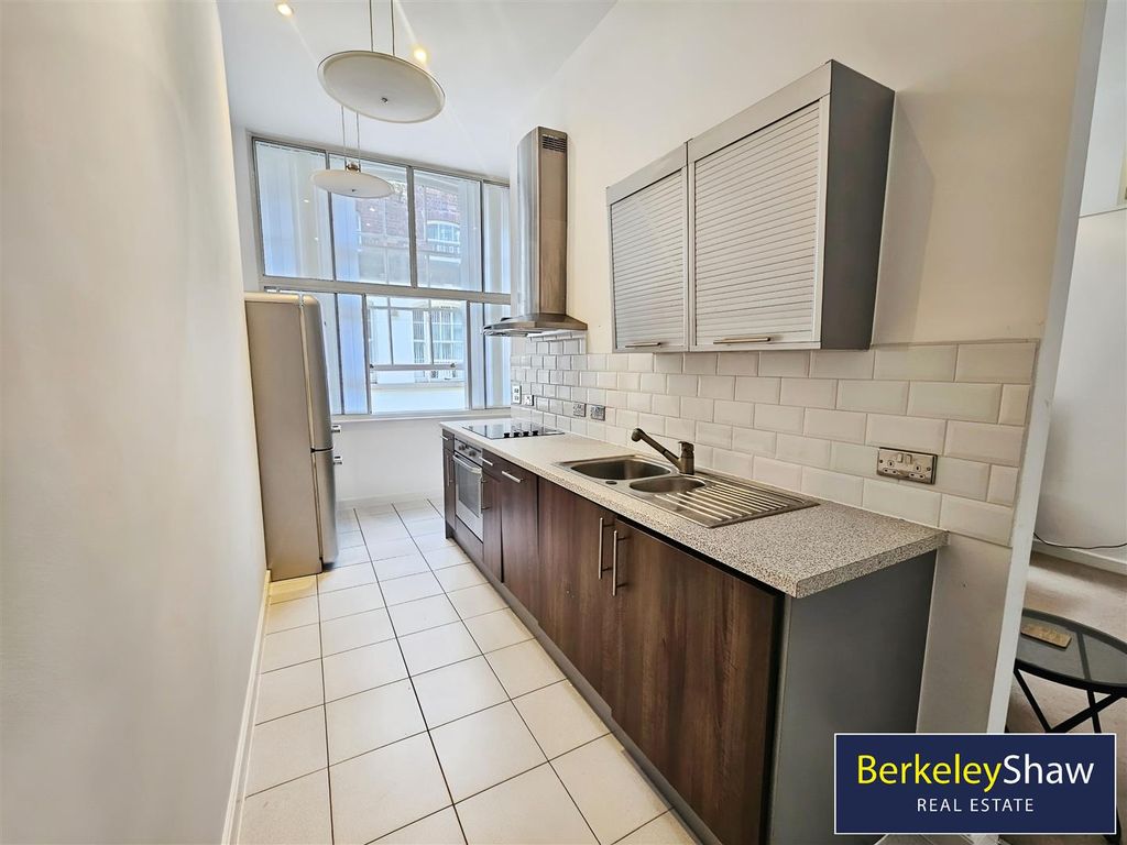 Property photo 3 of 14 Kitchen