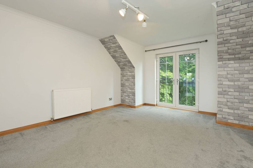 Property photo 2 of 27