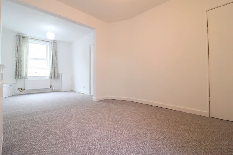 Property photo 3 of 9 Photo 4