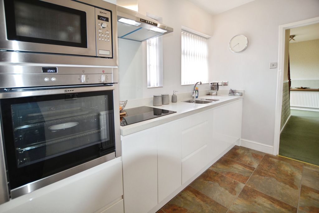 Property photo 2 of 11 Kitchen