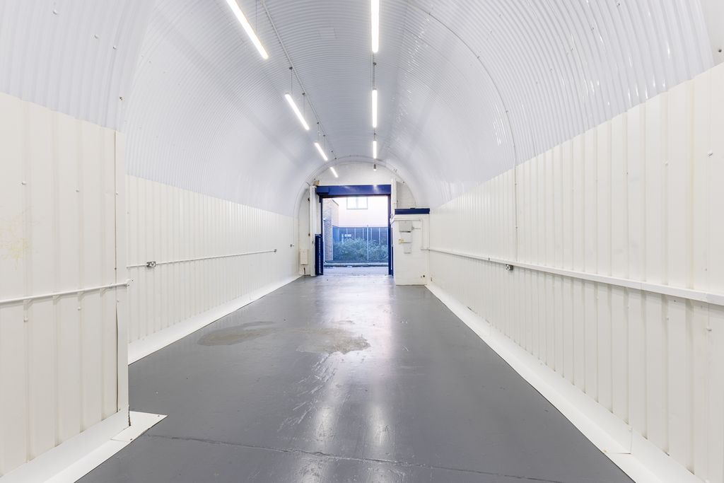 Property photo 2 of 4 An Empty Arch With White Lining