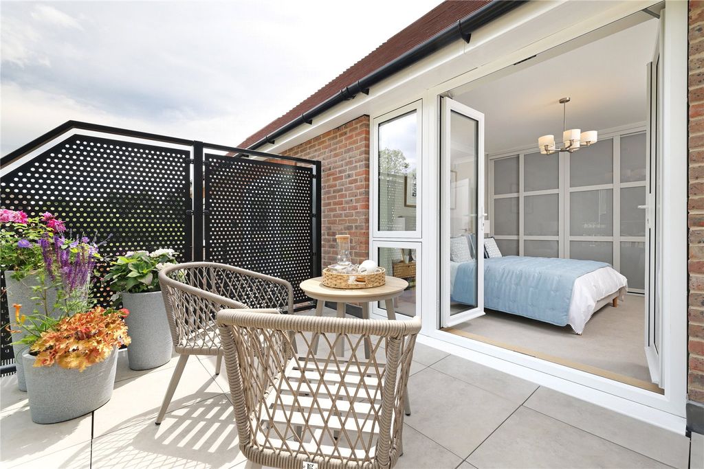 Property photo 2 of 8 Show Home