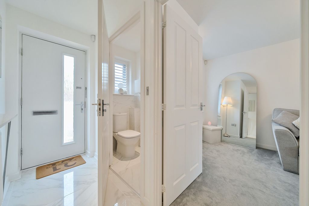 Property photo 2 of 22 Hallway