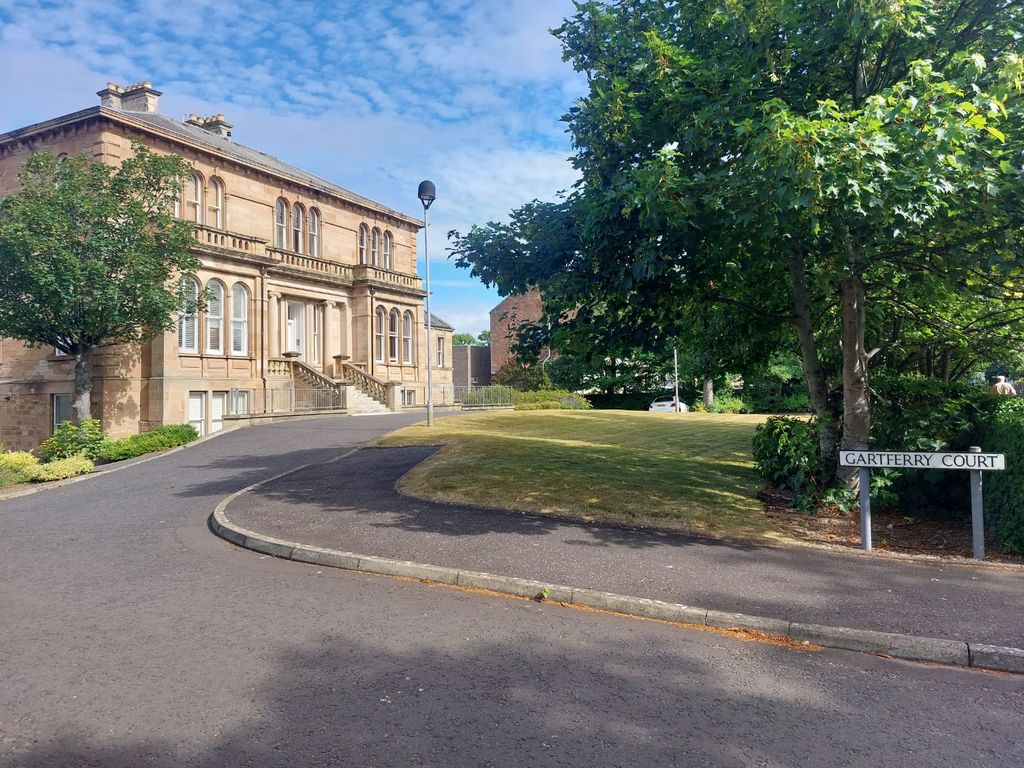 Property photo 2 of 10