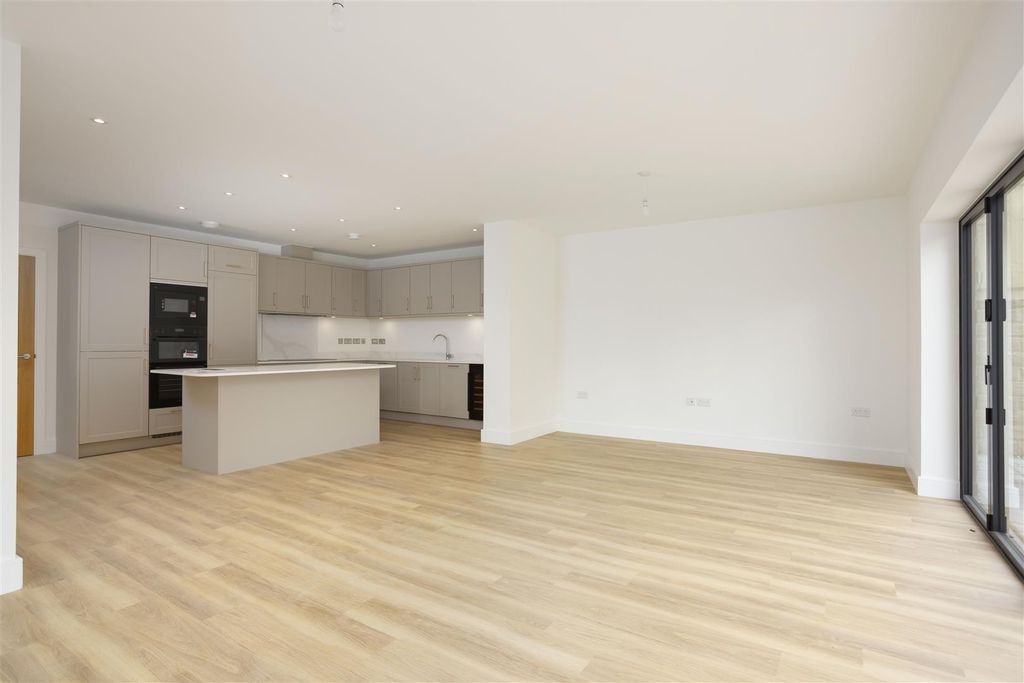 Property photo 3 of 29 00002.Jpg