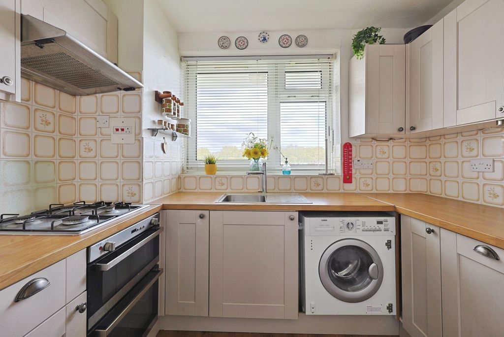 Property photo 2 of 16 Pbox-Img.Jpg