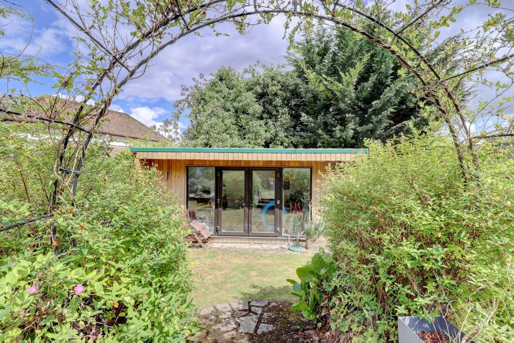 Property photo 1 of 21 Picture No. 24