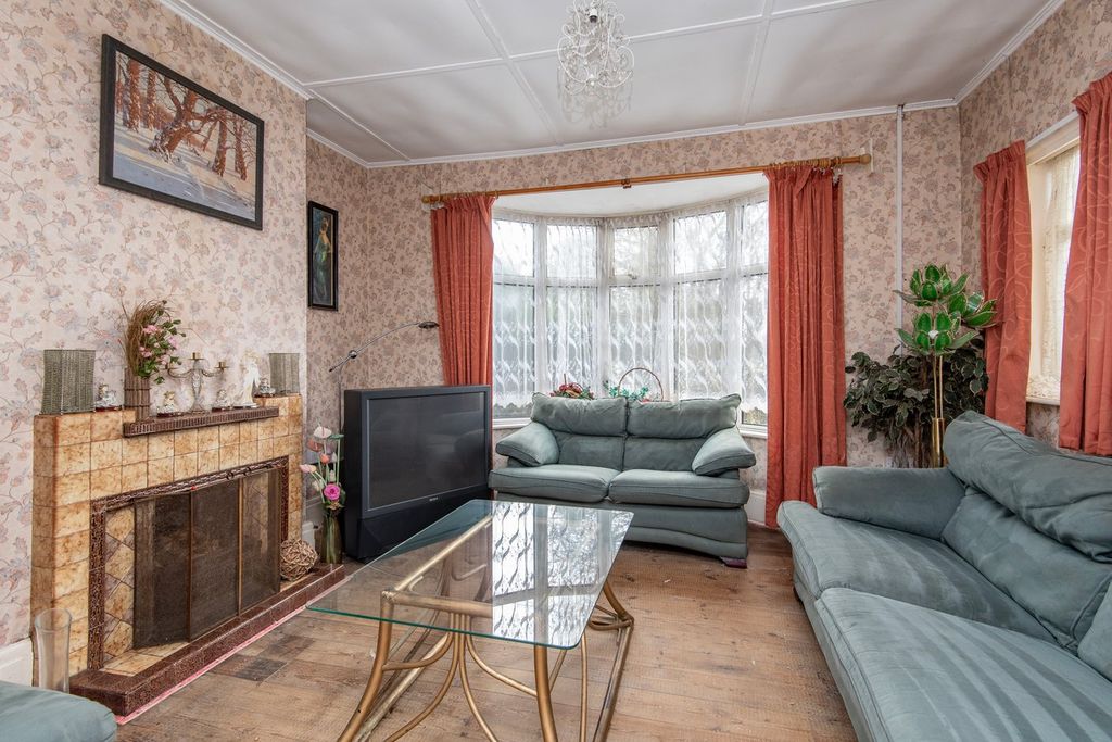 Property photo 2 of 11