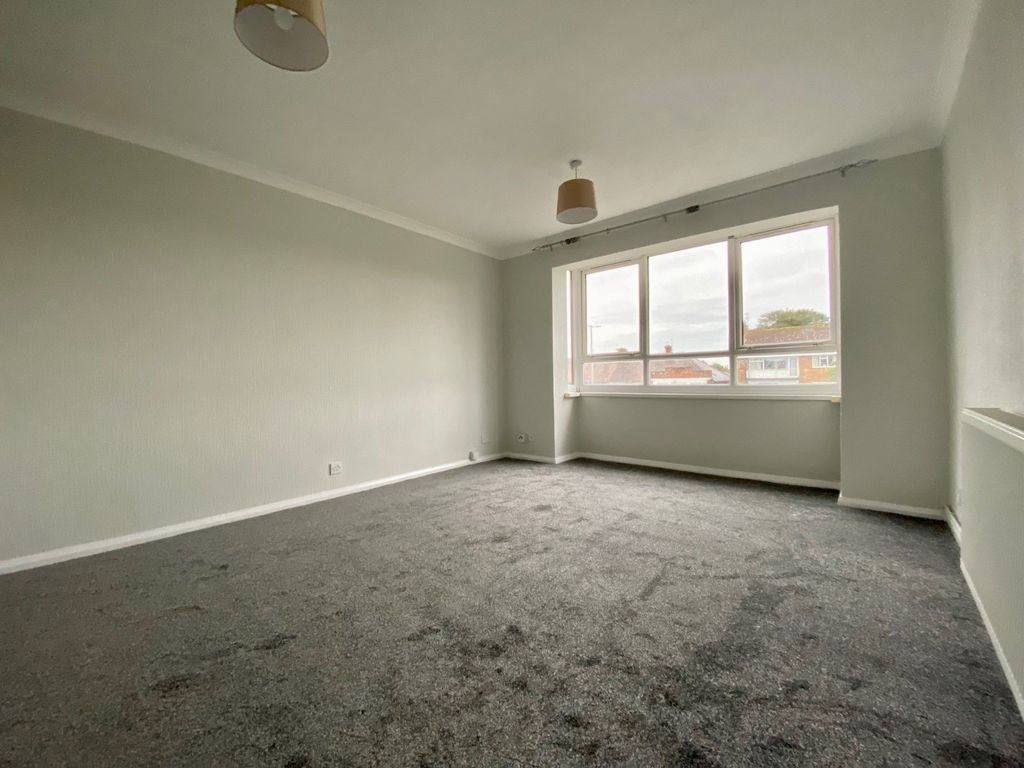 Property photo 3 of 6 Living Room