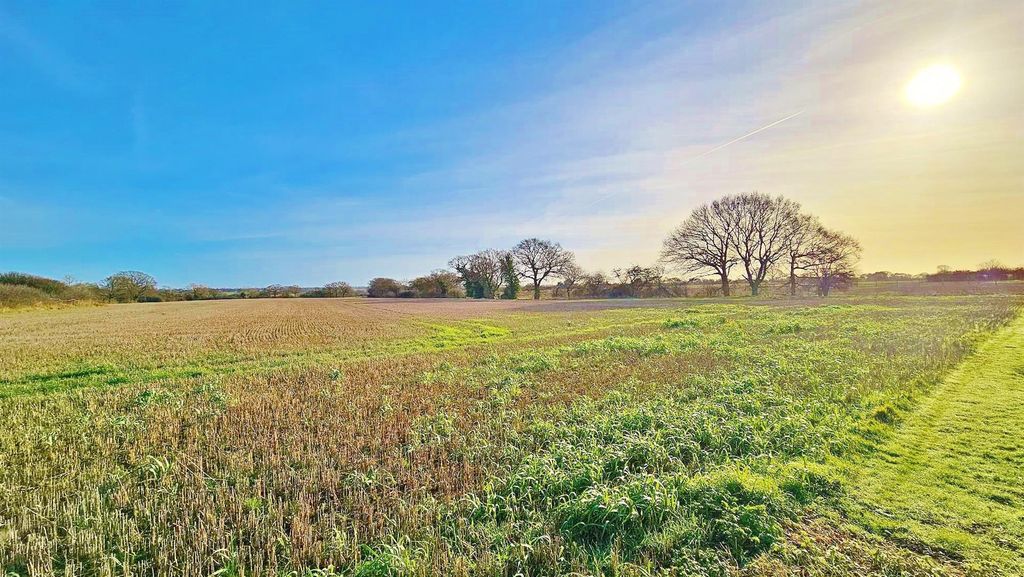 Property photo 2 of 34 Farmland Views