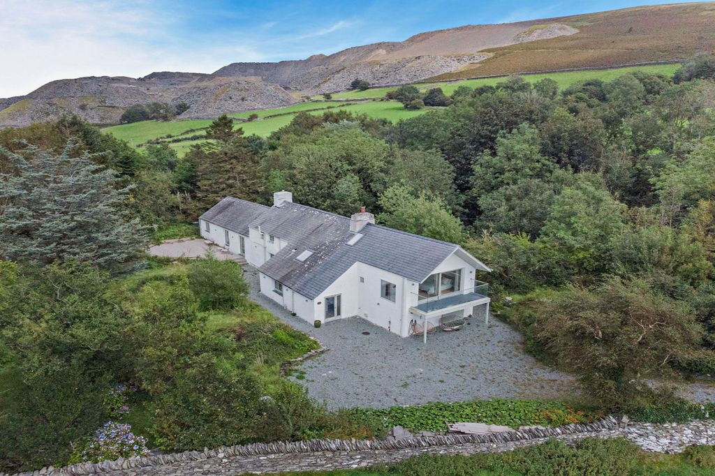 Property photo 1 of 25 Copp Cross, Kirkby-In-Furness La17 7Xz