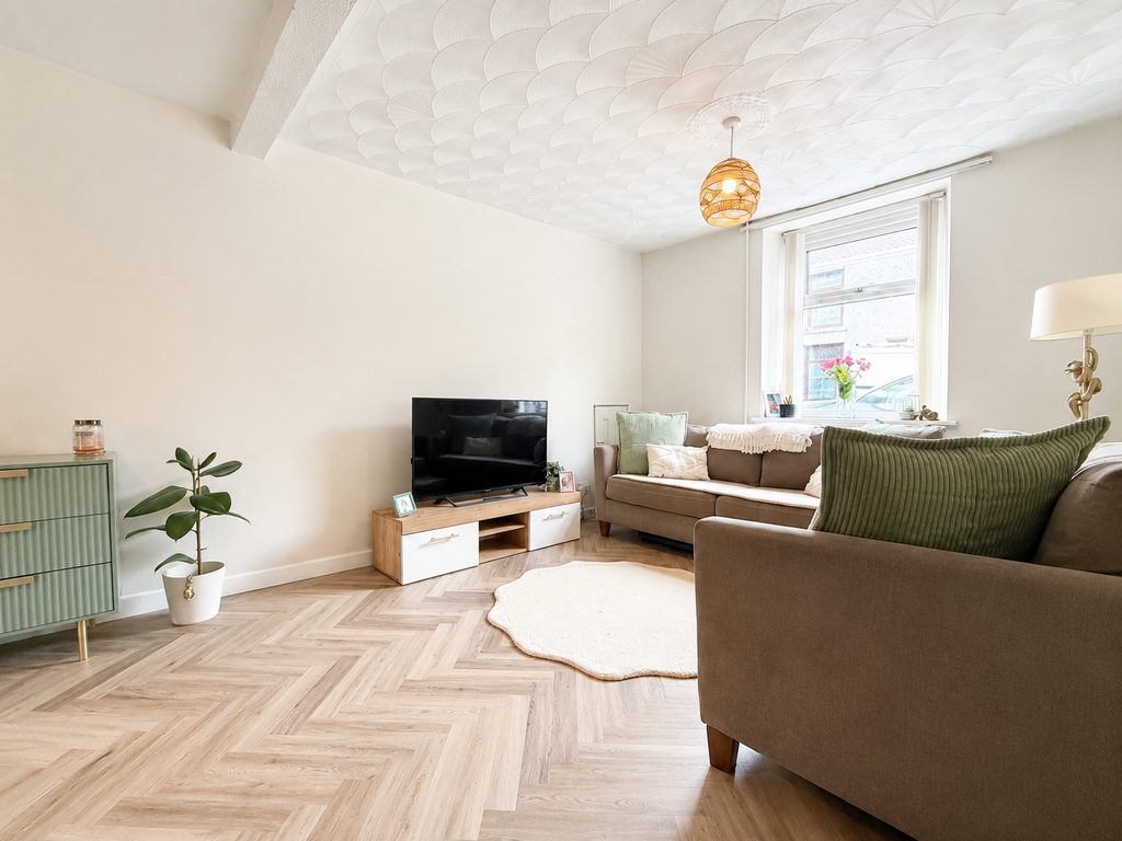 Property photo 2 of 16 761138Da-E64C-4C4A-A18C-F84A836CD245