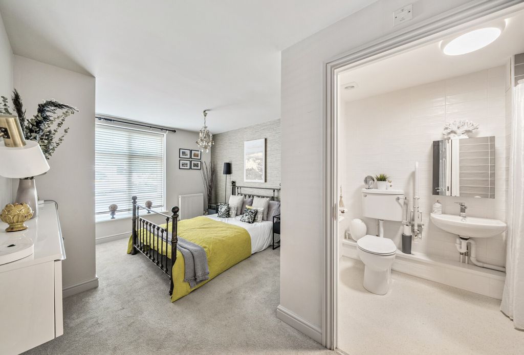 Property photo 3 of 18 1315937-8-685Bdb6...