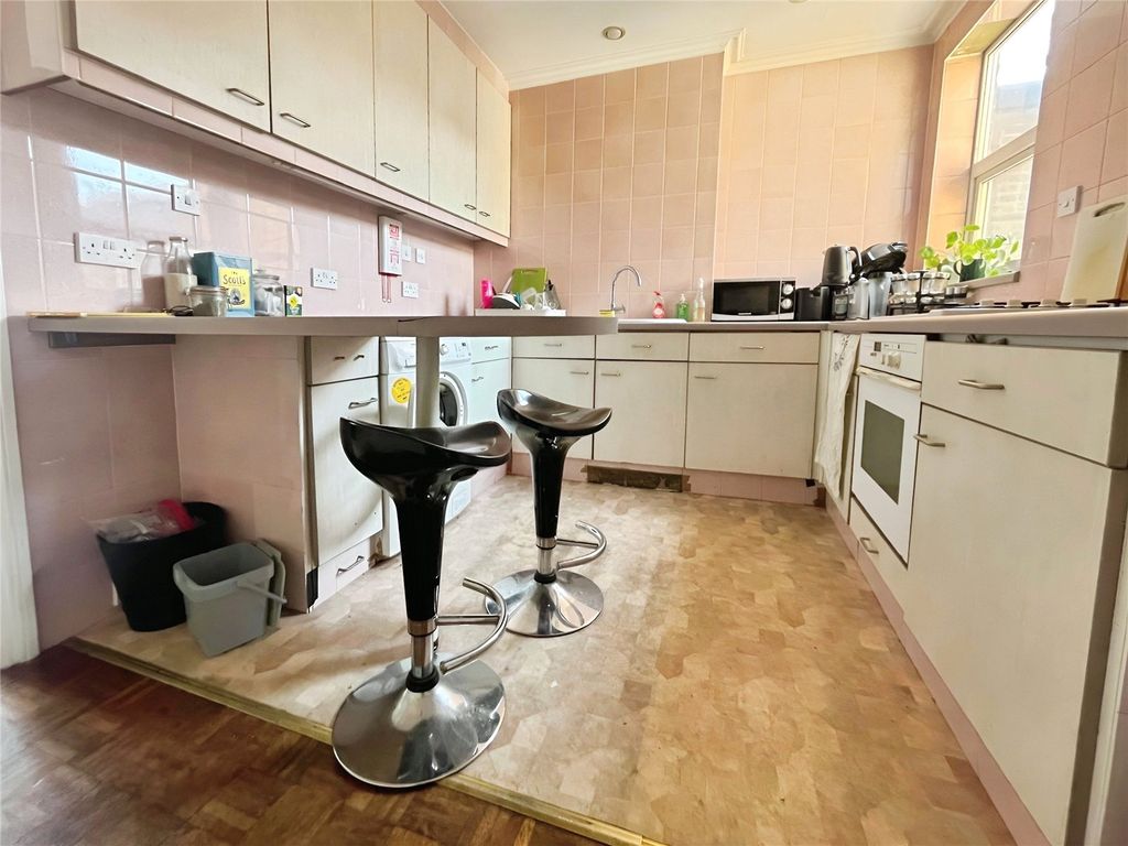 Property photo 3 of 9 Kitchen