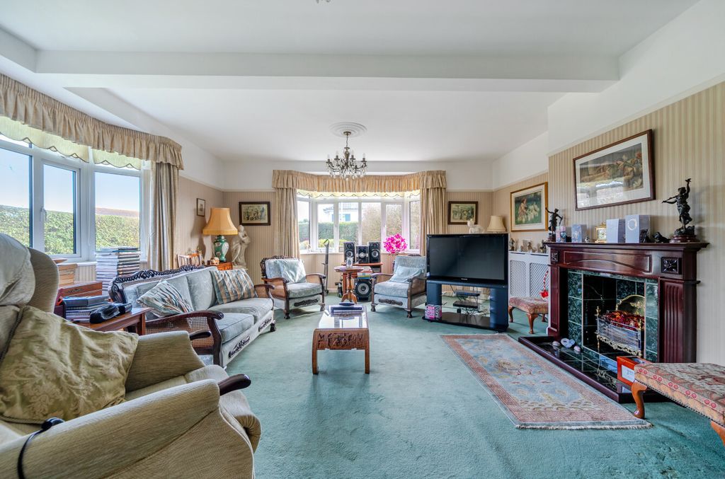 Property photo 2 of 16 1421881-26-69A6Fa...