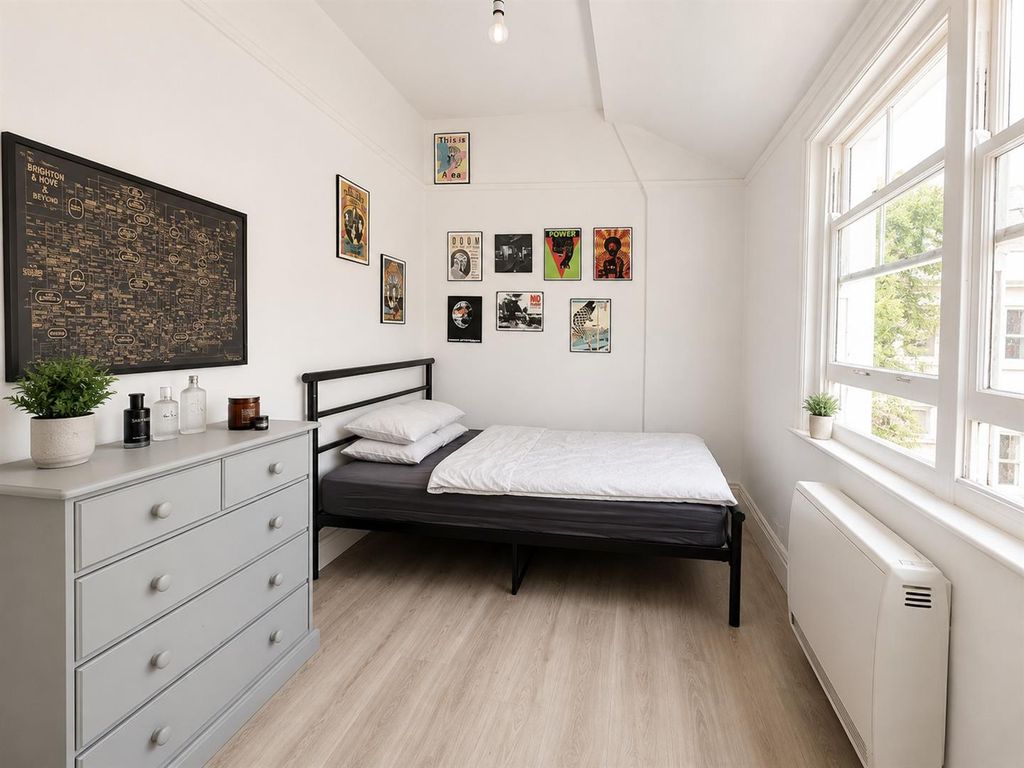 Property photo 1 of 8 Bed 1 Old - F2 7A Duke Street - Aug 26.Jpg