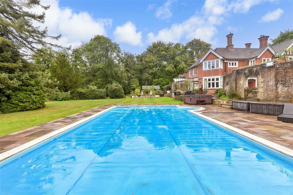 Property photo 2 of 30 Swimming Pool