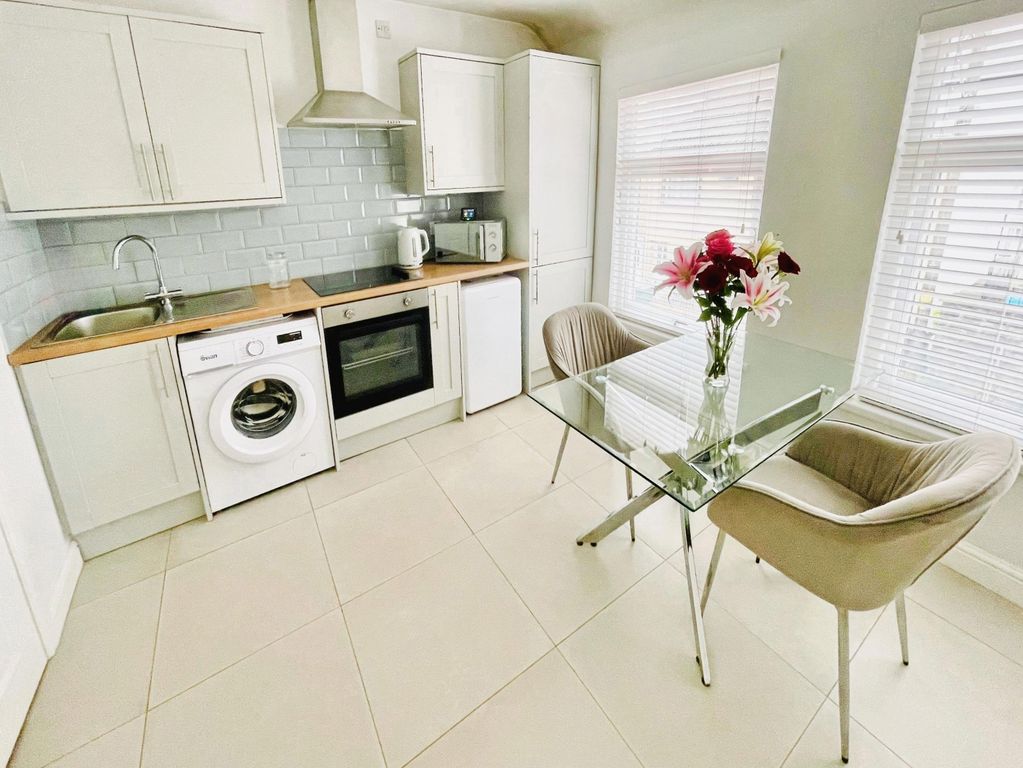 Property photo 1 of 6 Kitchen
