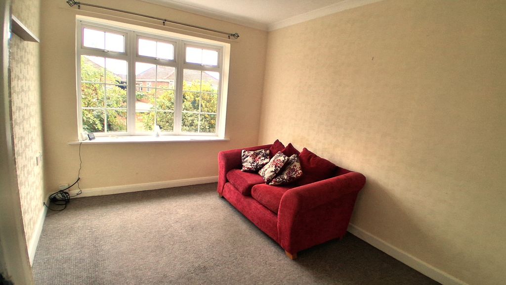 Property photo 1 of 4 Living Room