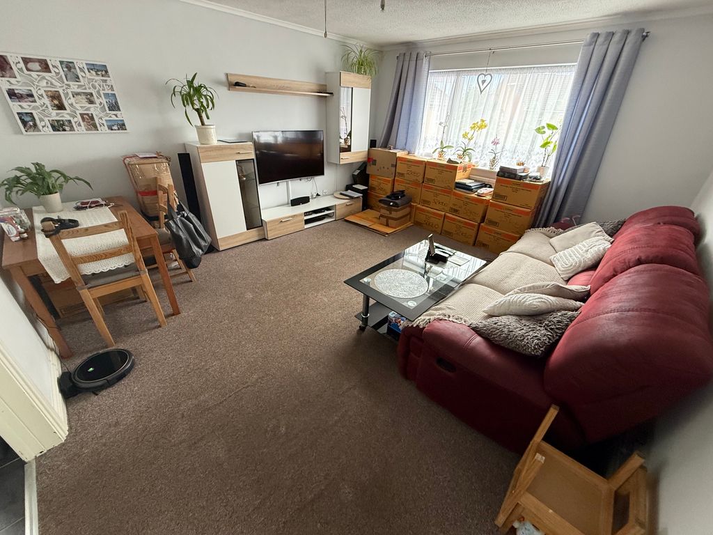 Property photo 2 of 8
