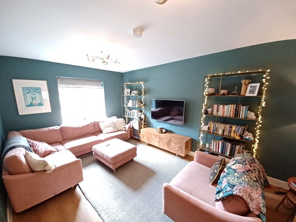 Property photo 2 of 10 Living Room