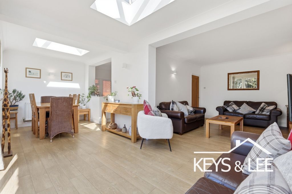 Property photo 2 of 16 4927253