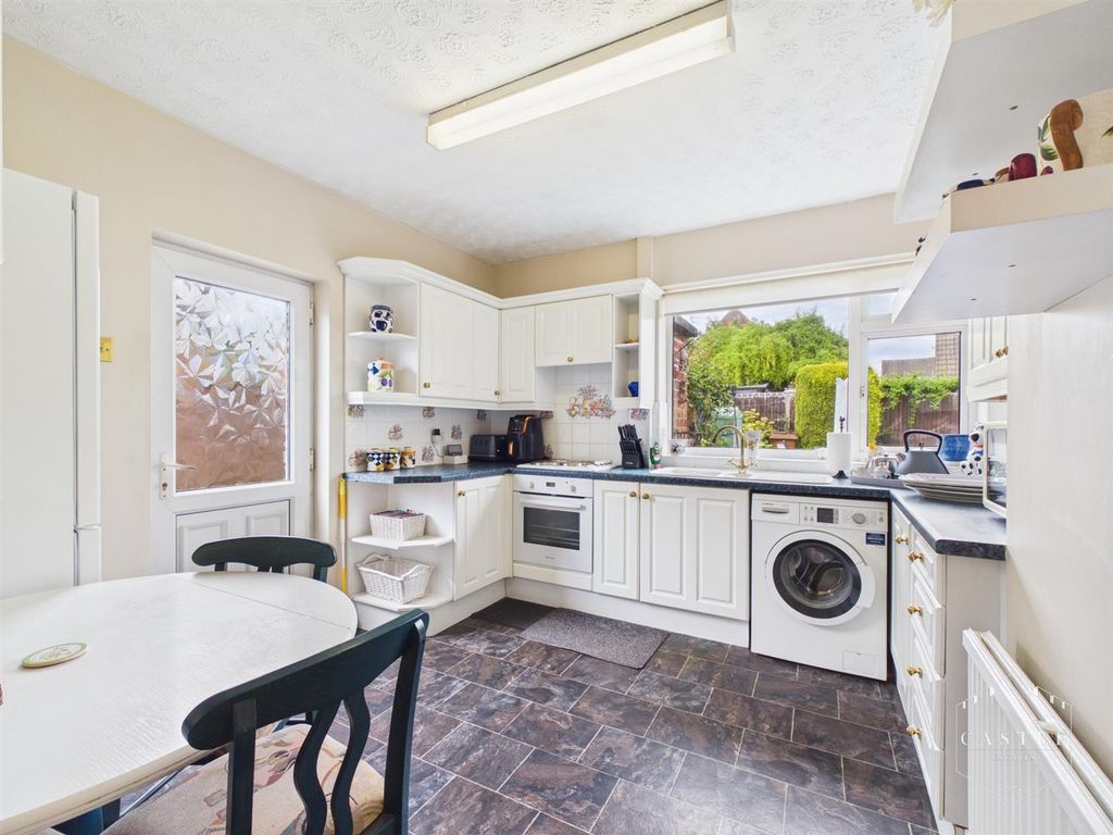 Property photo 2 of 19 Kitchen