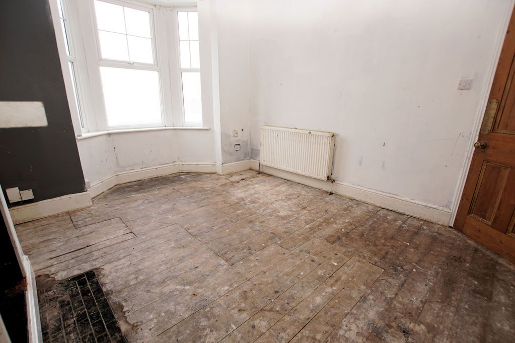 Property photo 3 of 18 Lounge