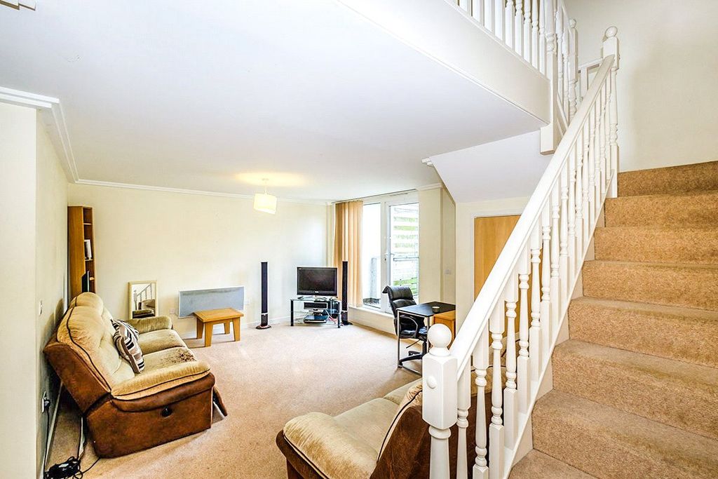 Property photo 2 of 7 Living Room